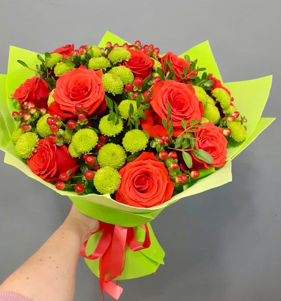 Букет цветов из: Хризантемы и Розы в Ленинское