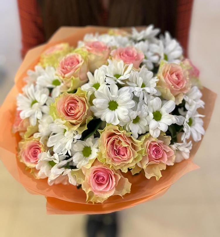 Букет цветов из: Розы и Хризантемы в Ленинское