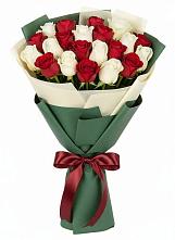 Букет Микс из красных и белых роз в Ленинское