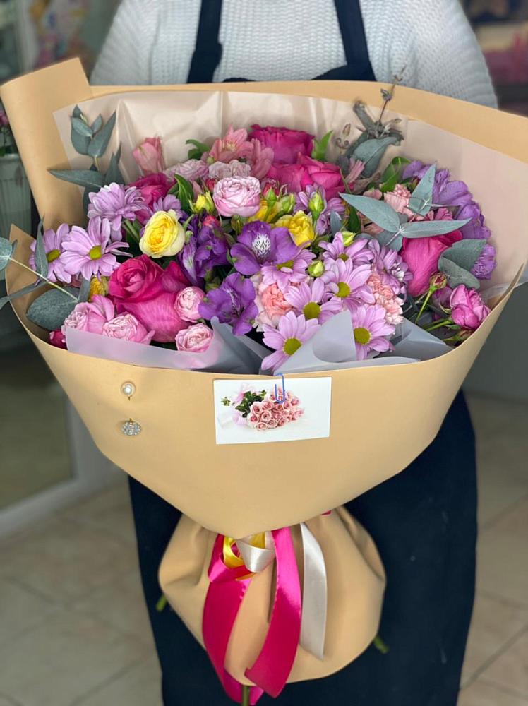 Букет цветов из: Хризантемы, Гвоздики и Альстромерии в Ленинское