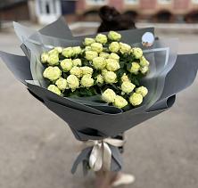 Букет Белые кустовые розы Солинеро в Ленинское