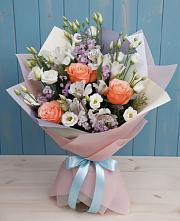 Букет цветов из:  Лизиантусы, Розы, Альстромерии и Гипсофила в Ленинское