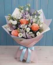 Букет цветов из:  Лизиантусы, Розы, Альстромерии и Гипсофила в Ленинское