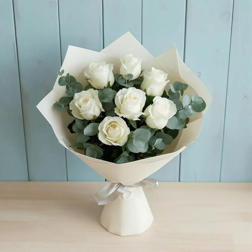 Букет Белые розы в Эвкалипте в Ленинское