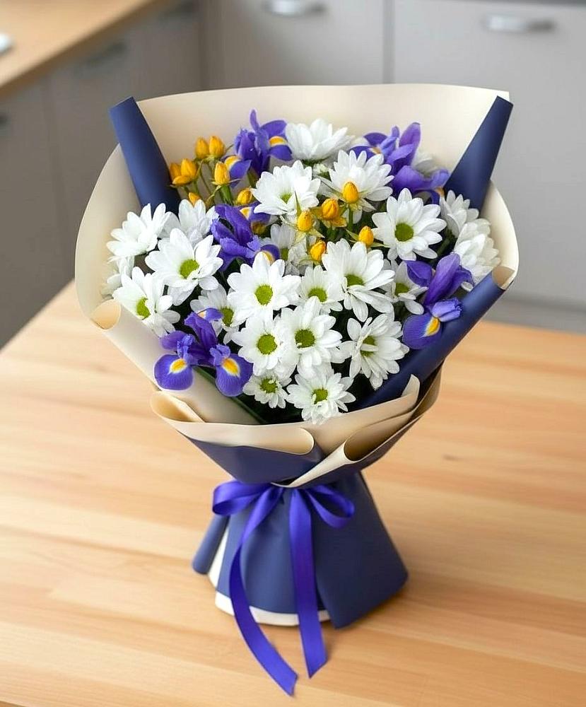 Букет цветов из: Розы, Ирисы и Хризантемы в Ленинское