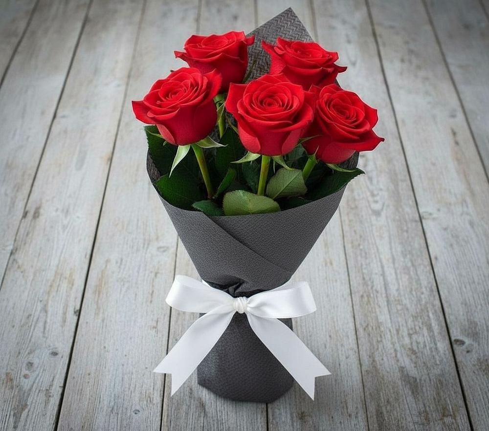 Букет 5 Красных роз Эдлесс Лав в Ленинское