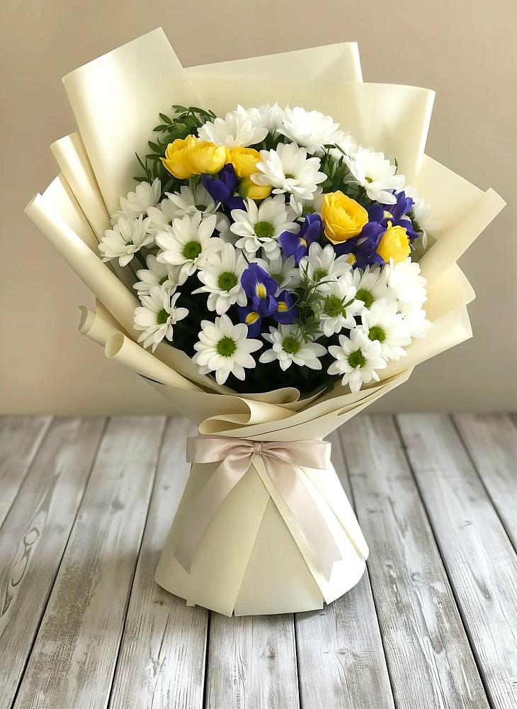 Букет цветов из: Ирисы, Хризантемы и Розы в Ленинское