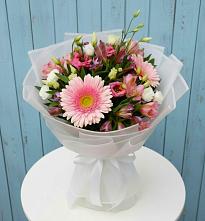Букет цветов из:  Герберы, Альстромерии и Лизиантусы в Ленинское