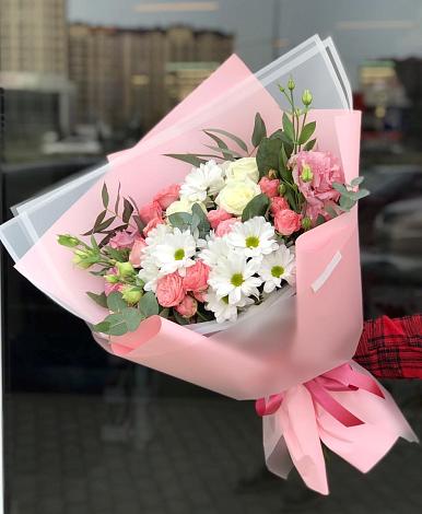 Букет цветов из: Розы, Лизиантусы и Хризантемы в Ленинское